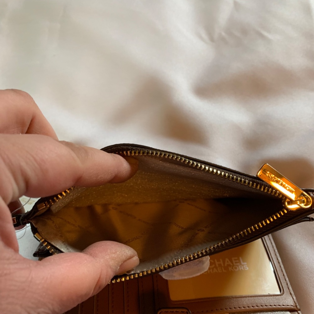 🎉Host Pick🎉 NWT. Michael Kors Brown with Gold Accents Wallet Wristlet! - Picture 9 of 12